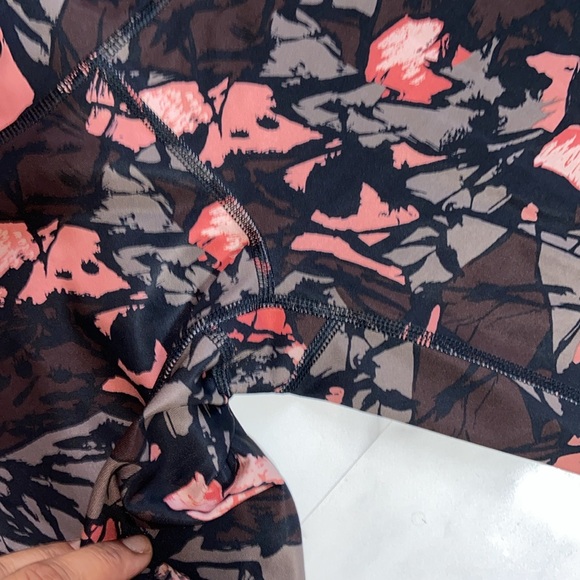 Lululemon Discontinued Leggings 25” inseam - Picture 3 of 16